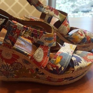 Hush Puppy-Floral 4” wedge espadrilles